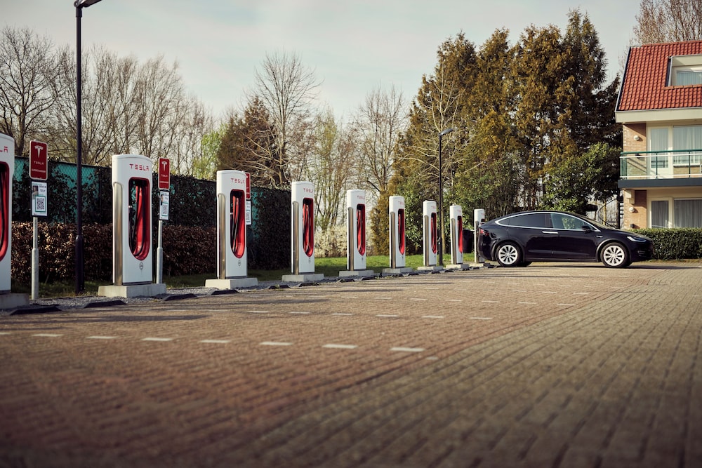Electric vehicle charging station