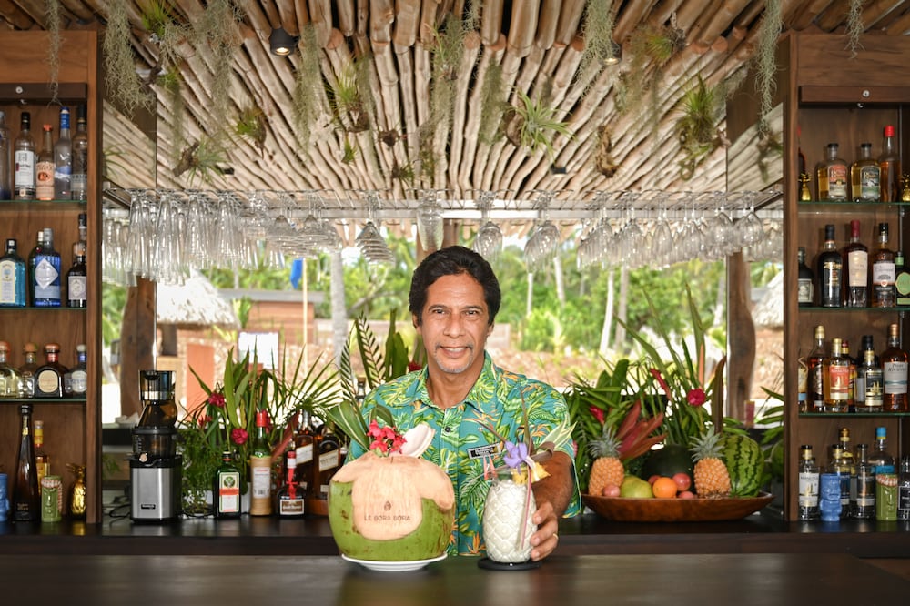 Poolside bar