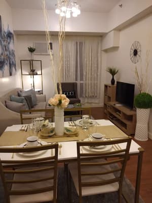 thumbnail: In-room dining