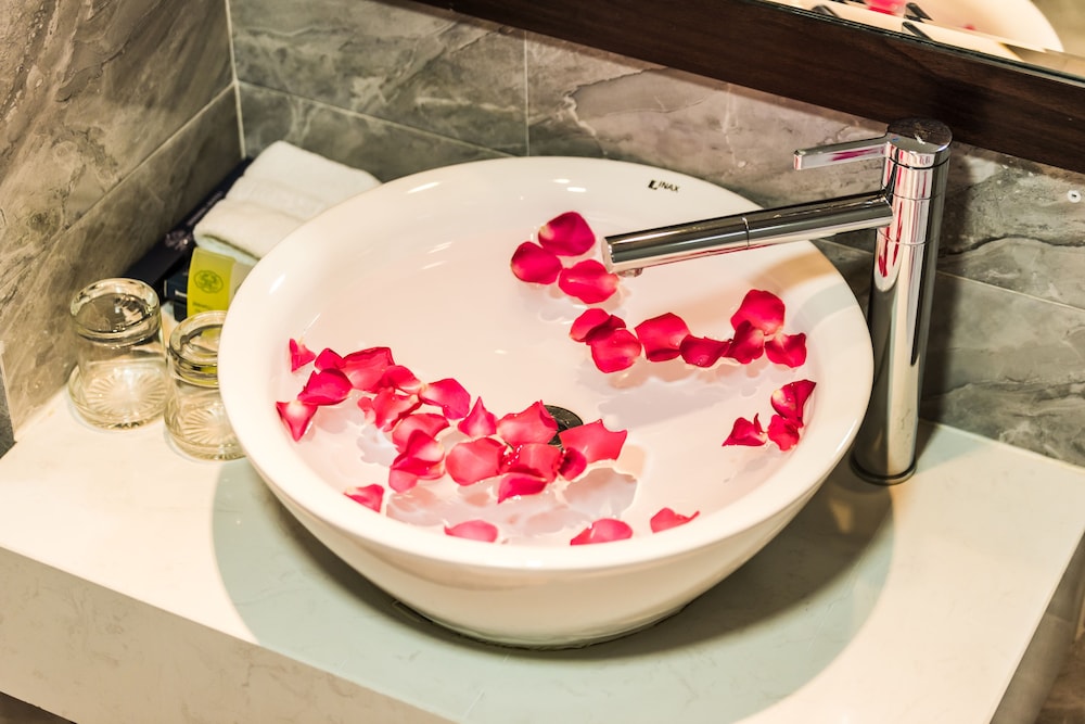 Bathroom sink