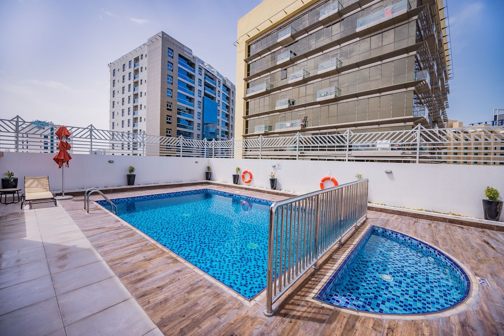 Rooftop pool