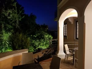 thumbnail: Outdoor dining