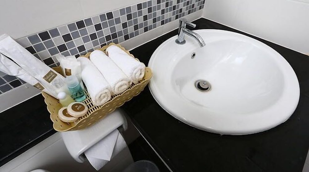 Bathroom sink
