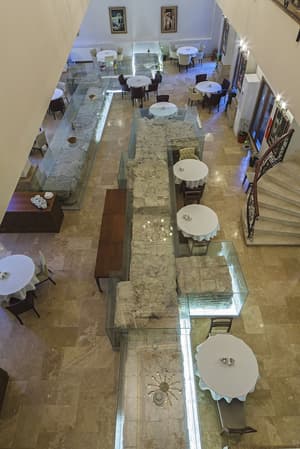 thumbnail: Restaurant