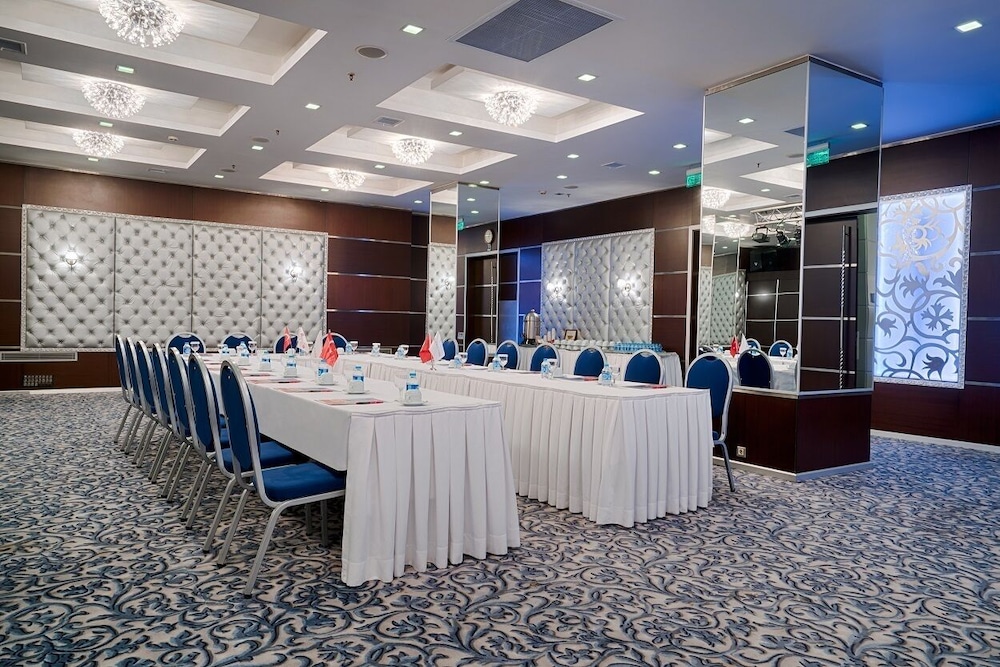 Meeting facility