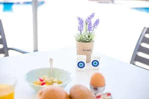 thumbnail: Breakfast area
