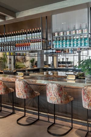thumbnail: Bar (on property)