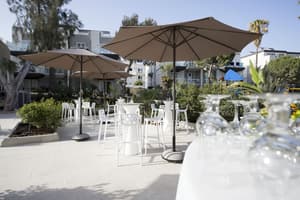 thumbnail: Poolside bar
