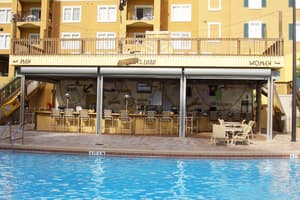 thumbnail: Poolside bar