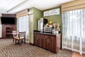 thumbnail: Breakfast area