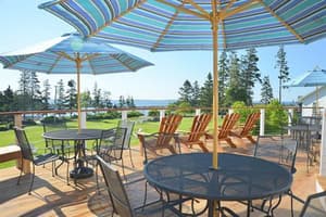 thumbnail: Outdoor dining