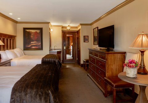 Queen Oak Knoll Room