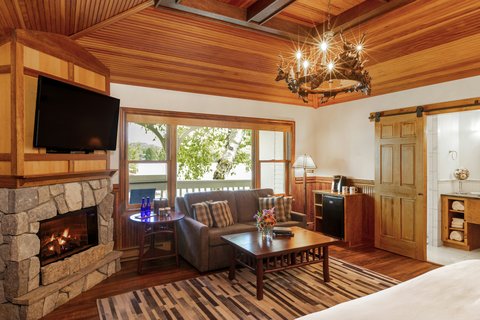 Lakeside Suite 7
