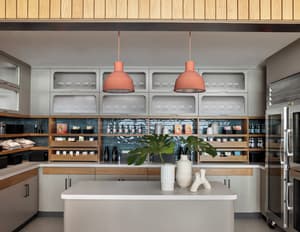 thumbnail: Bar (on property)