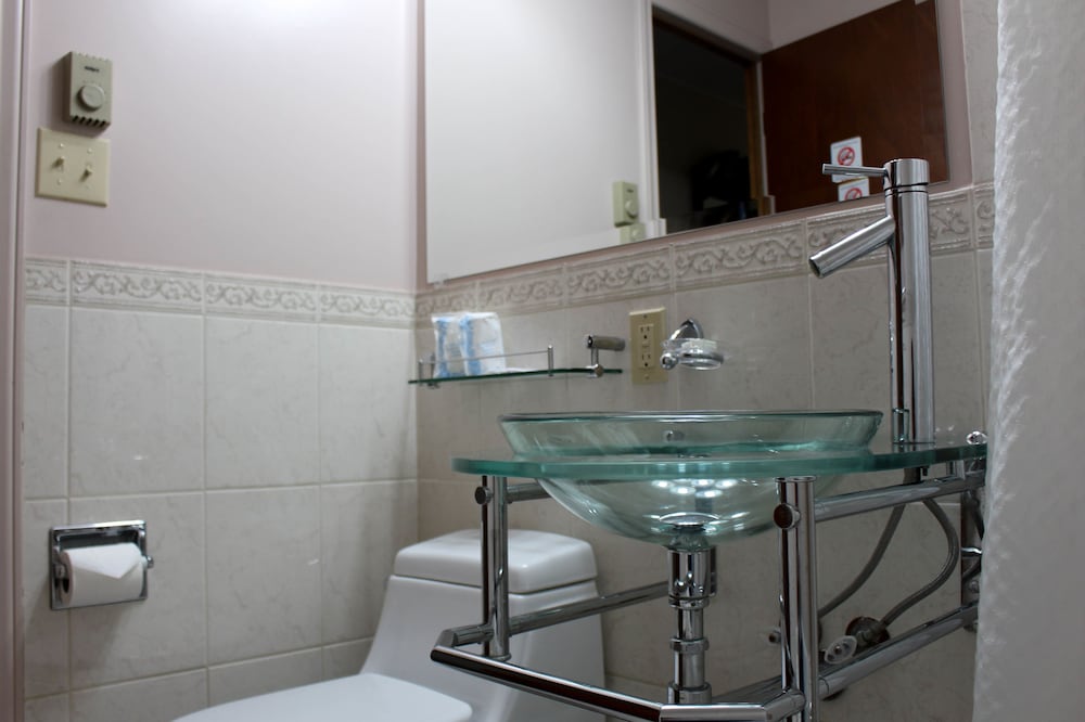 Bathroom sink