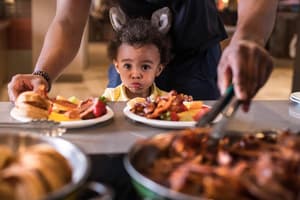 thumbnail: Family dining