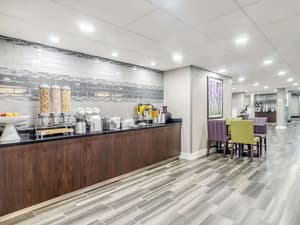 thumbnail: Breakfast area