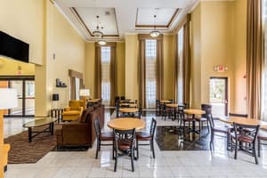 thumbnail: Breakfast area