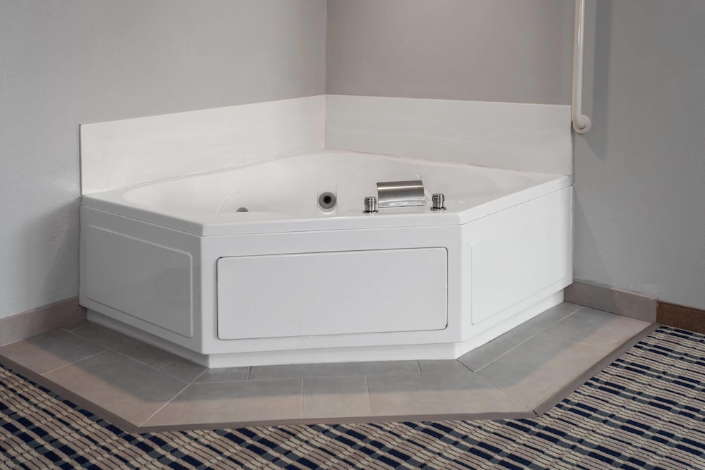 Jetted tub