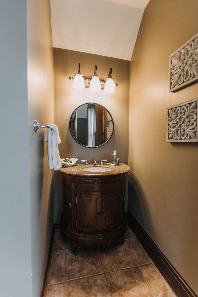 Bathroom sink