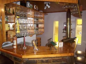 thumbnail: Bar (on property)