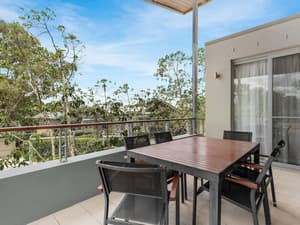 thumbnail: Bar (on property)