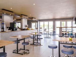 thumbnail: Breakfast area