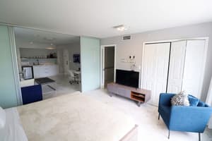 thumbnail: Lounge