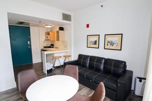 thumbnail: Lounge