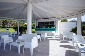 thumbnail: Bar (on property)