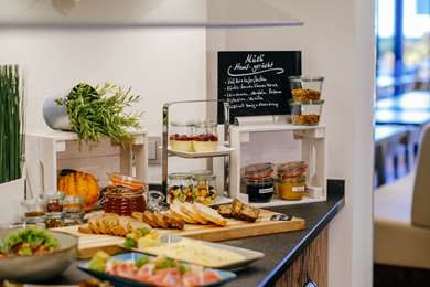 Dining,Dining Area,Restaurant,On-Site