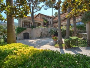 thumbnail: Front of property
