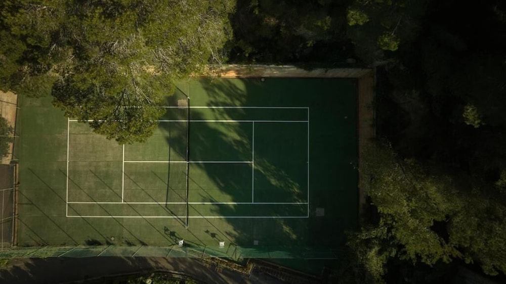 Tennis court