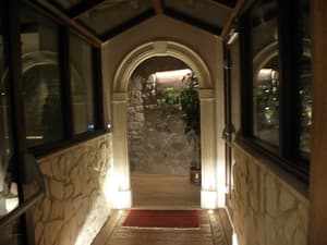 thumbnail: Interior entrance