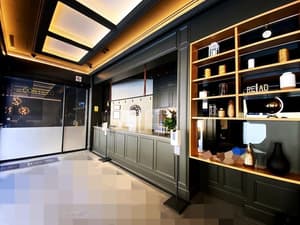 thumbnail: Lobby lounge
