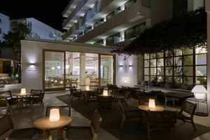 thumbnail: Outdoor dining