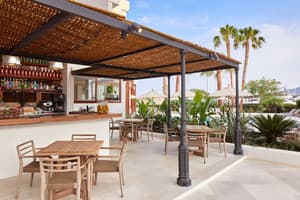 thumbnail: Poolside bar