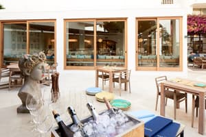 thumbnail: Restaurant