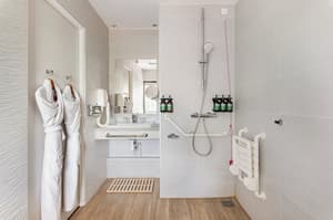 thumbnail: Bathroom