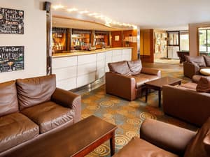 thumbnail: Bar (on property)