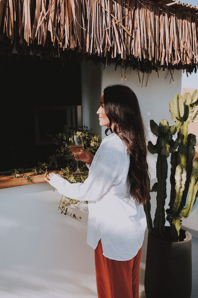 Poolside bar