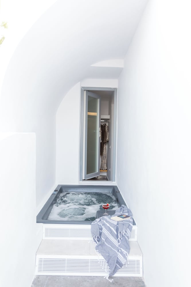 Jetted tub