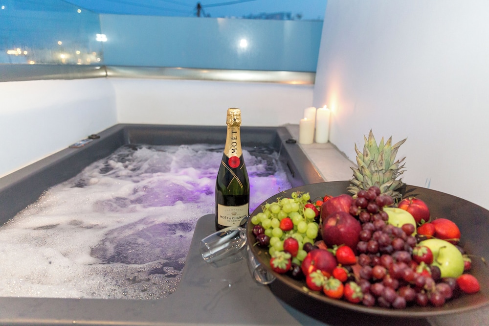 Jetted tub