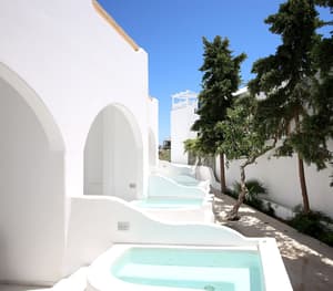 thumbnail: Outdoor spa tub
