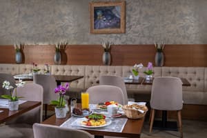 thumbnail: Breakfast area