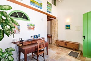 thumbnail: Concierge desk