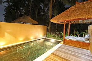 thumbnail: Front of property