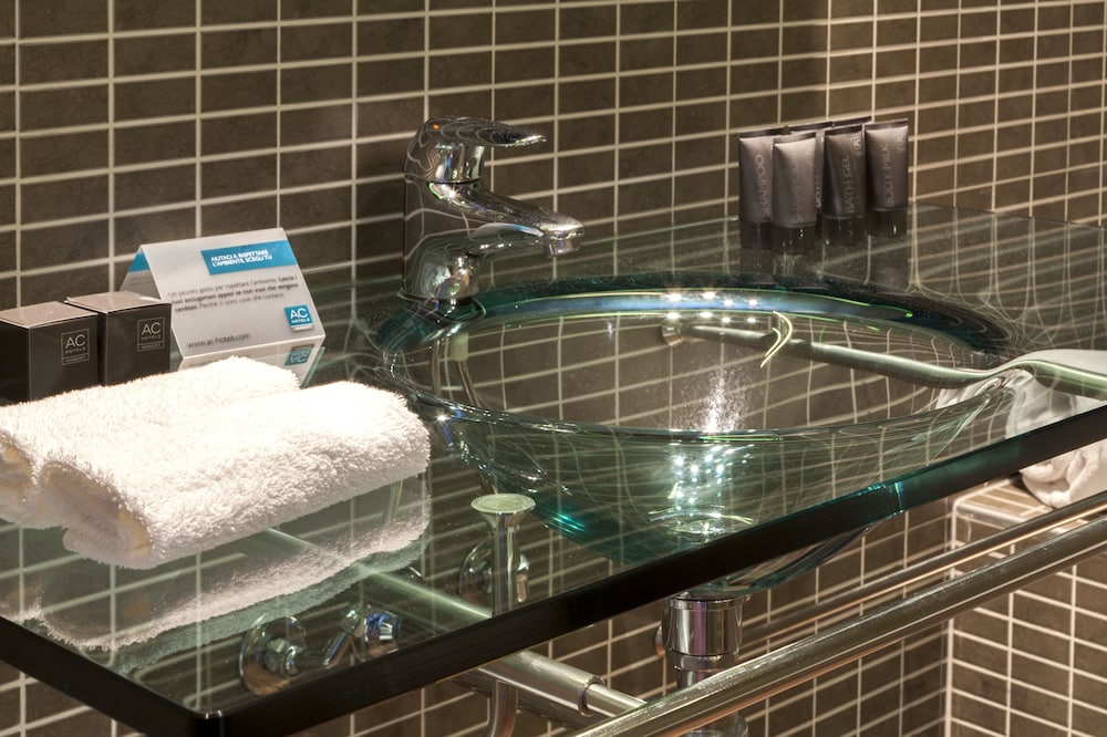 Bathroom sink