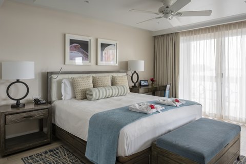 Grand Lux Ocean Front Jr Suite