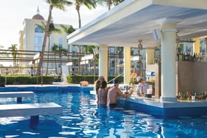 thumbnail: Poolside bar